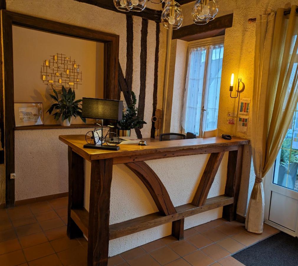 Mont-près-Chambord Logis Hotel Le Saint Florent מראה חיצוני תמונה