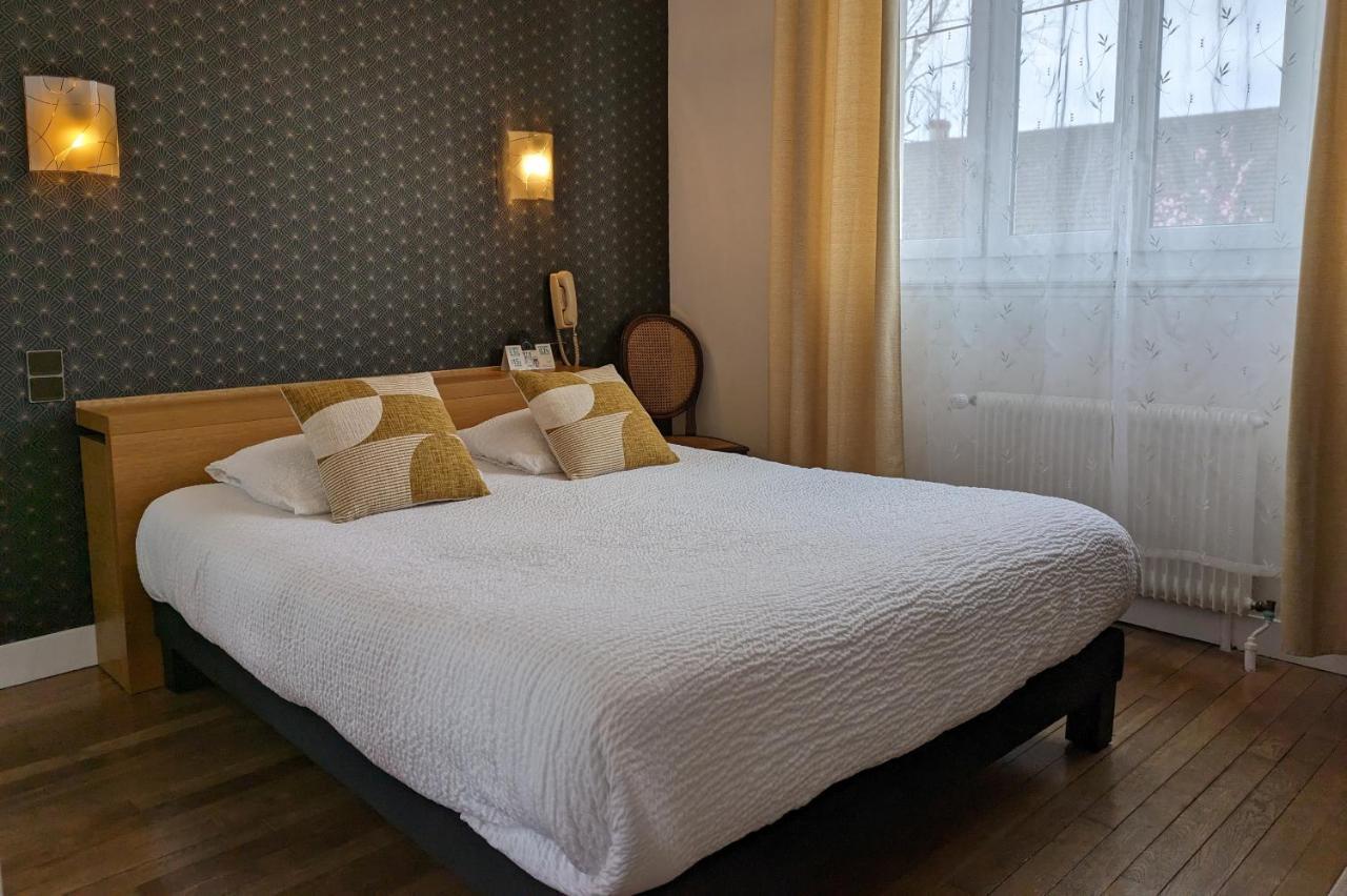 Mont-près-Chambord Logis Hotel Le Saint Florent מראה חיצוני תמונה