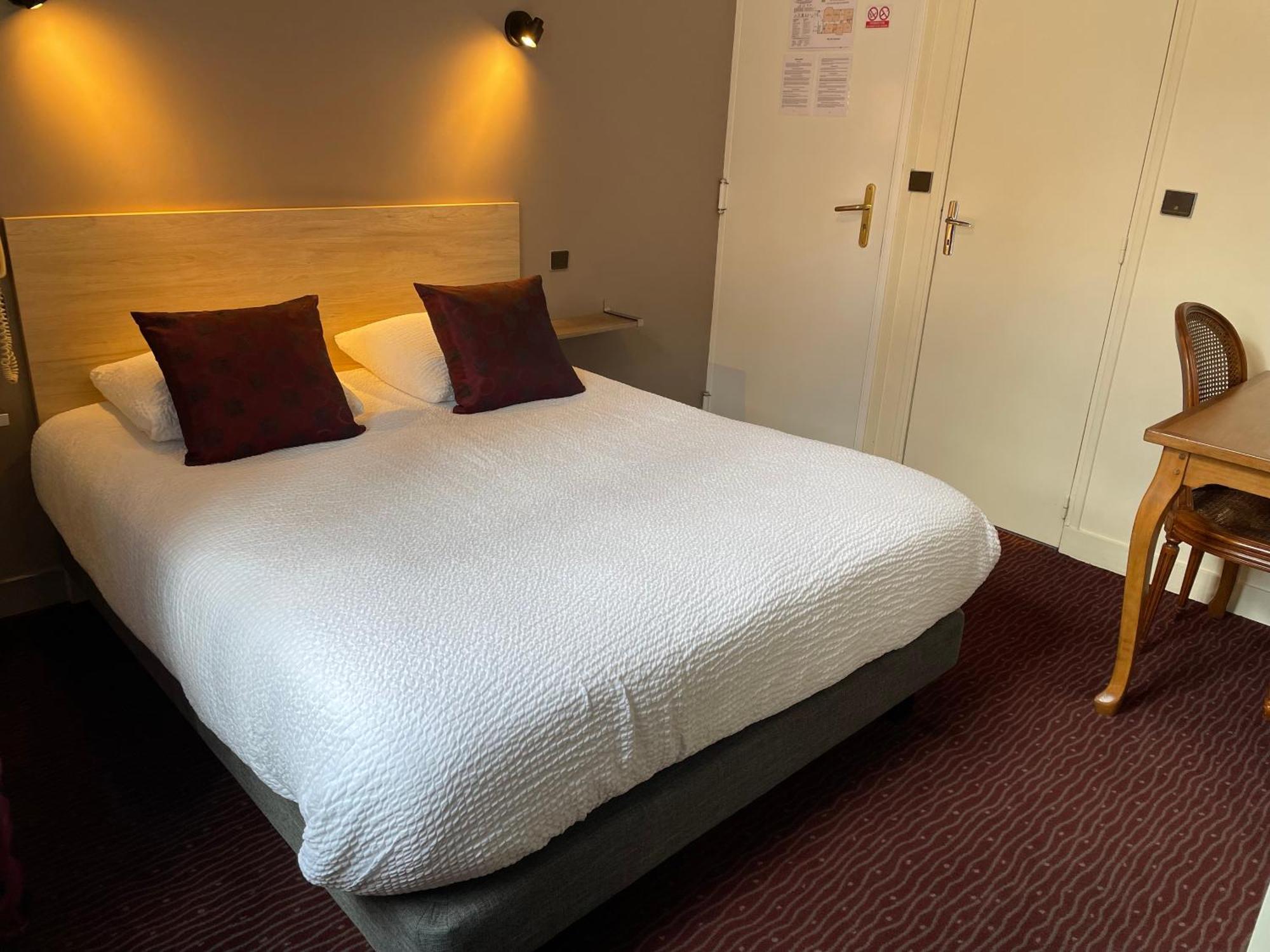 Mont-près-Chambord Logis Hotel Le Saint Florent מראה חיצוני תמונה