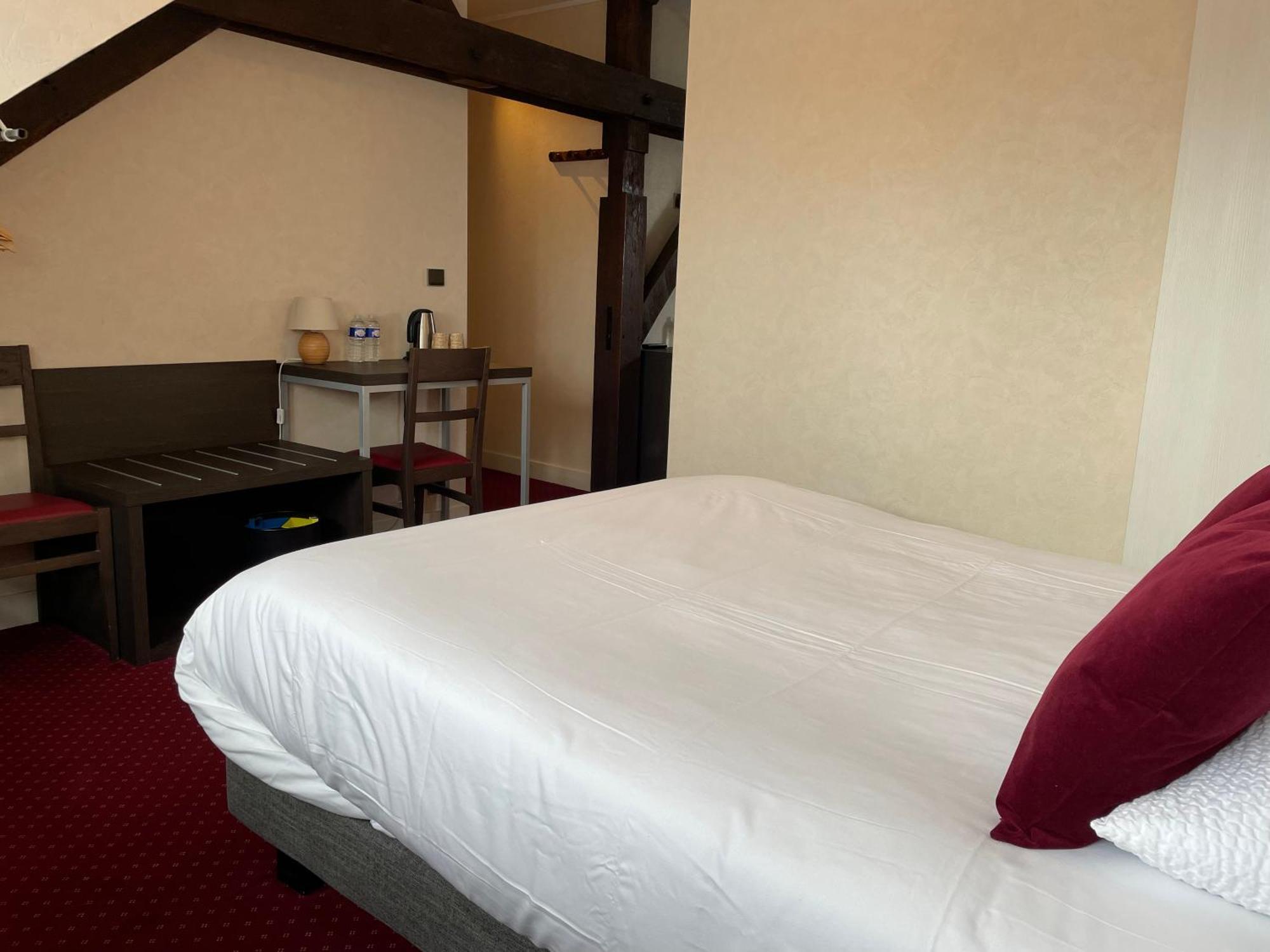 Mont-près-Chambord Logis Hotel Le Saint Florent מראה חיצוני תמונה