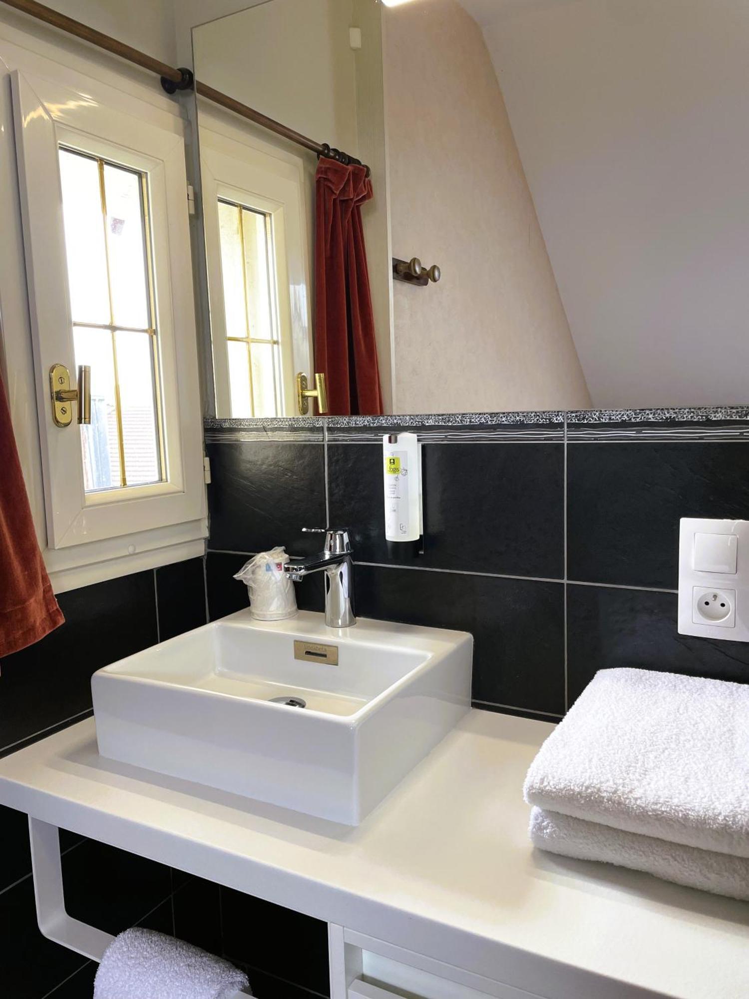 Mont-près-Chambord Logis Hotel Le Saint Florent מראה חיצוני תמונה