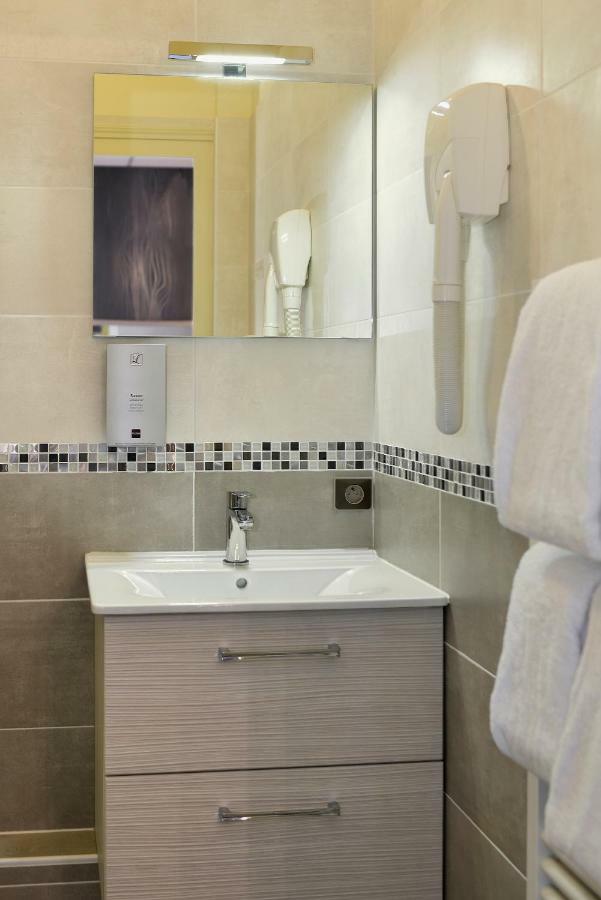 Mont-près-Chambord Logis Hotel Le Saint Florent מראה חיצוני תמונה