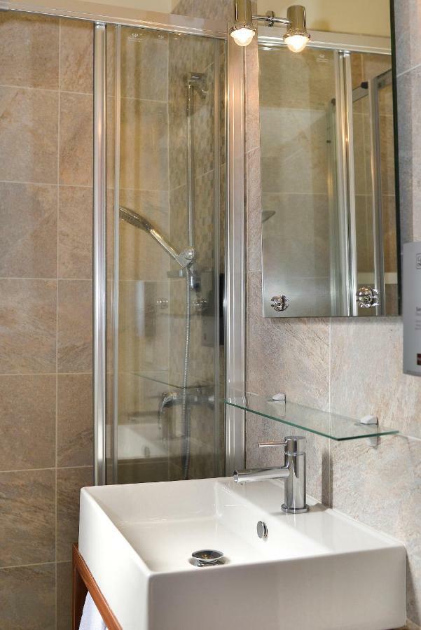 Mont-près-Chambord Logis Hotel Le Saint Florent מראה חיצוני תמונה